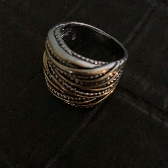 Large ring - Picture 3 of 3